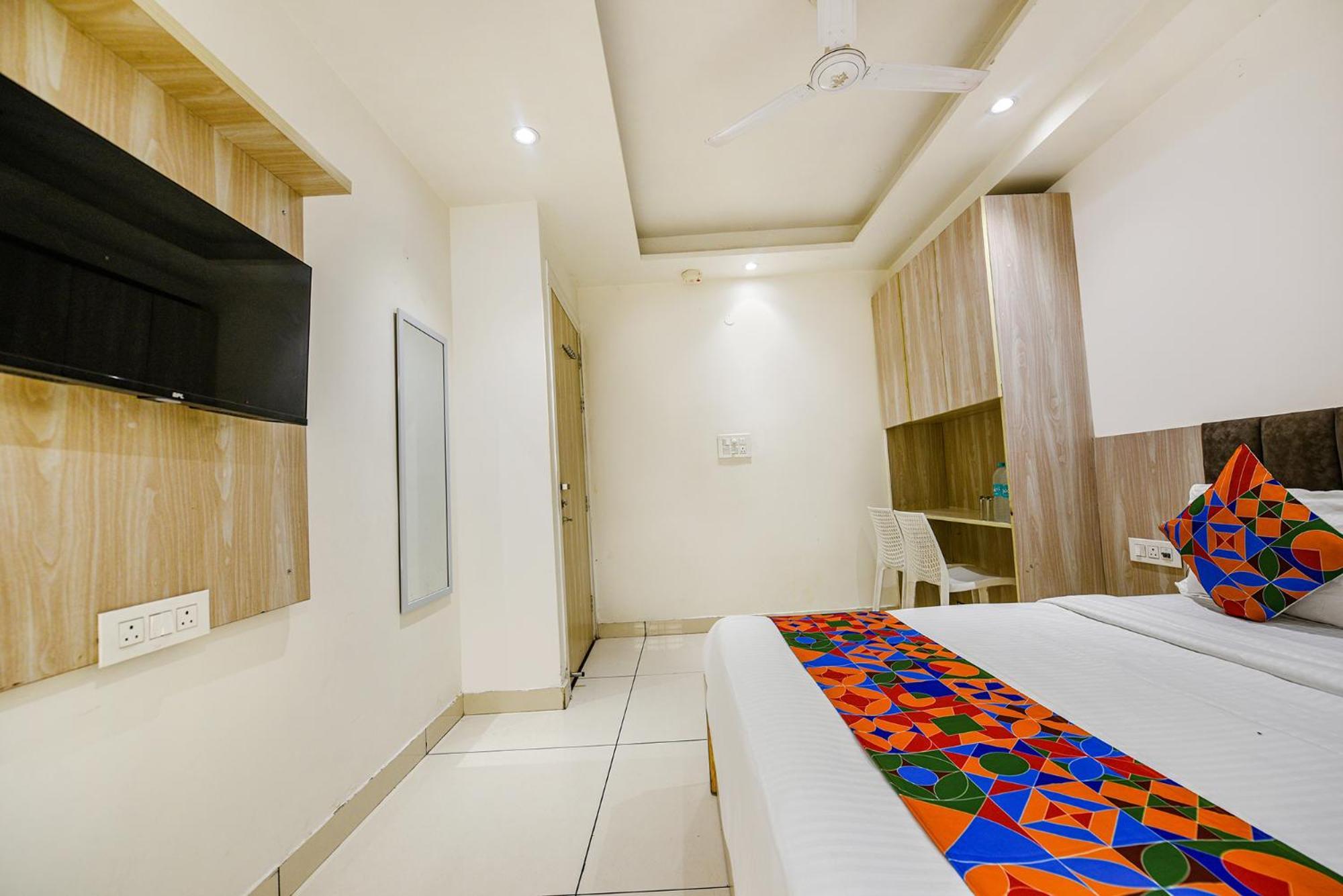 Fabhotel Luxury Inn Near Adarsh Nagar Metro 德里 外观 照片